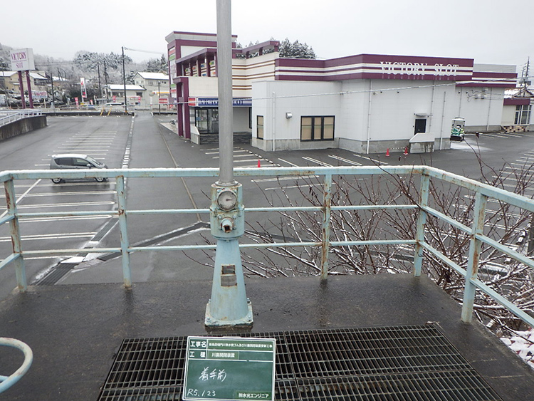 新鳥居樋門川表水密ゴム及び川裏開閉装置更新工事